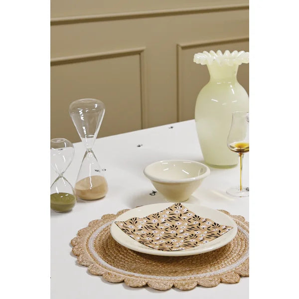 Sandy Scalloped Placemat - Natural + White