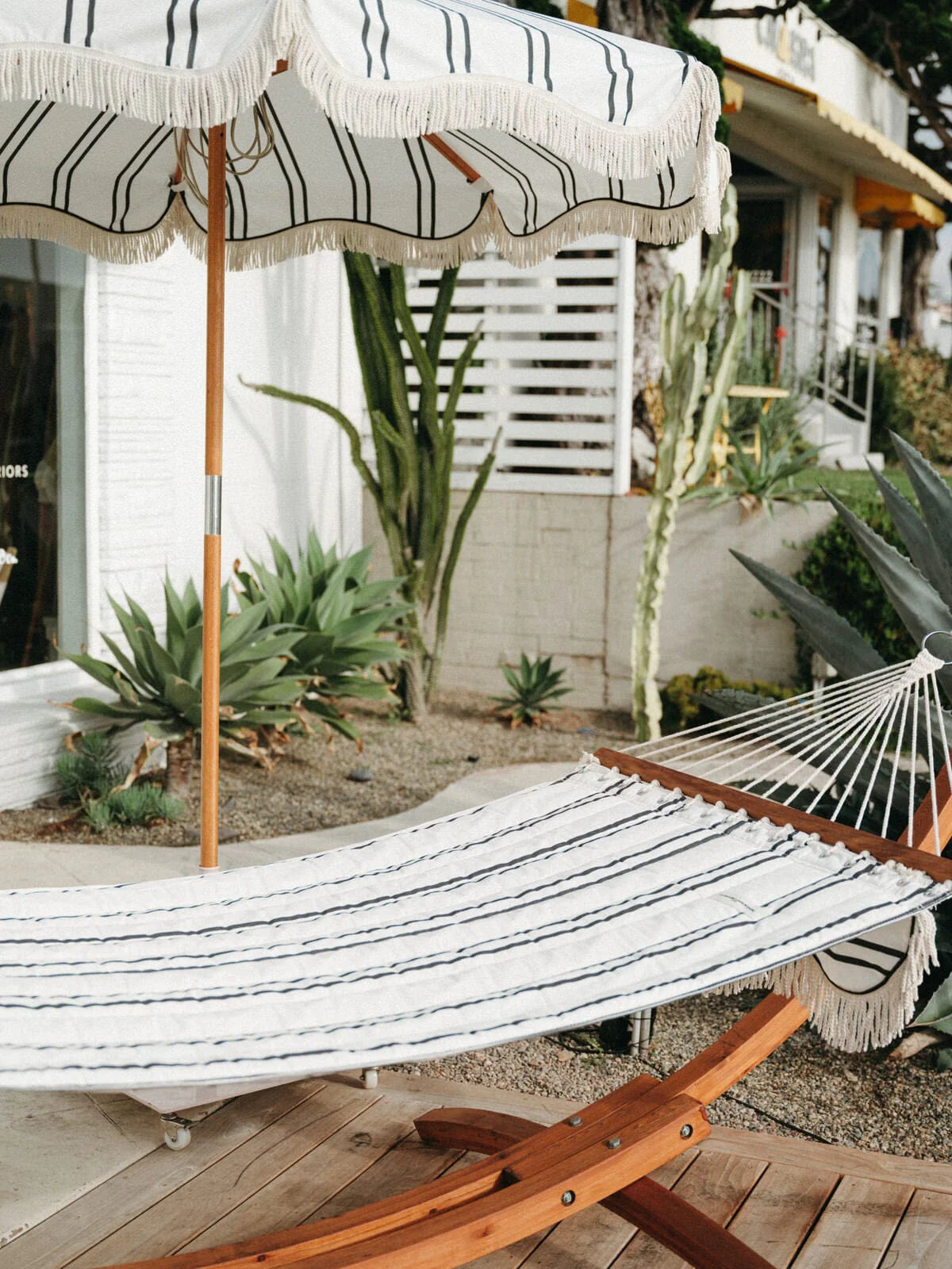 Market Umbrella - Black Two Stripe