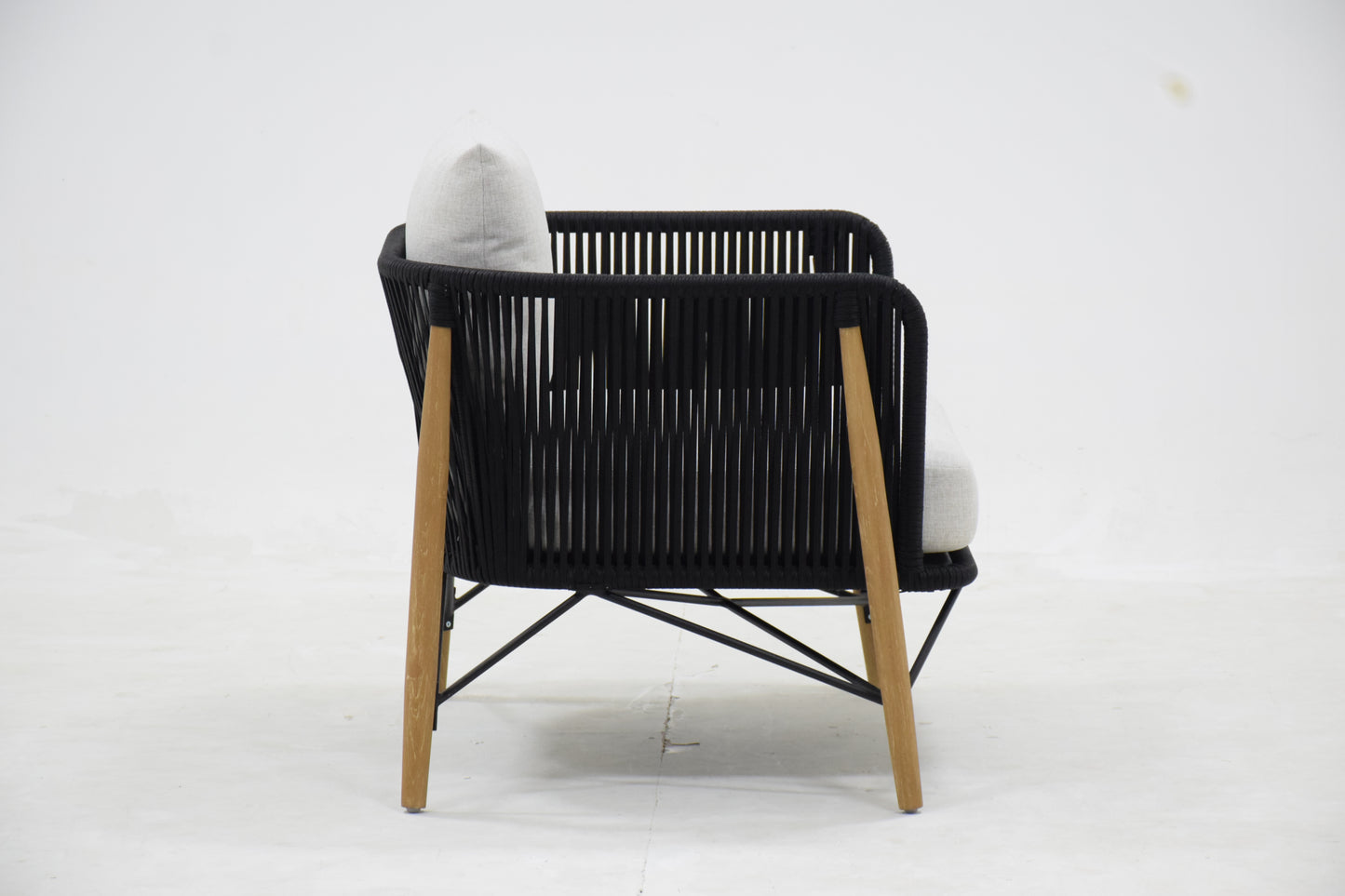 Roys Outdoor Lounge Chair