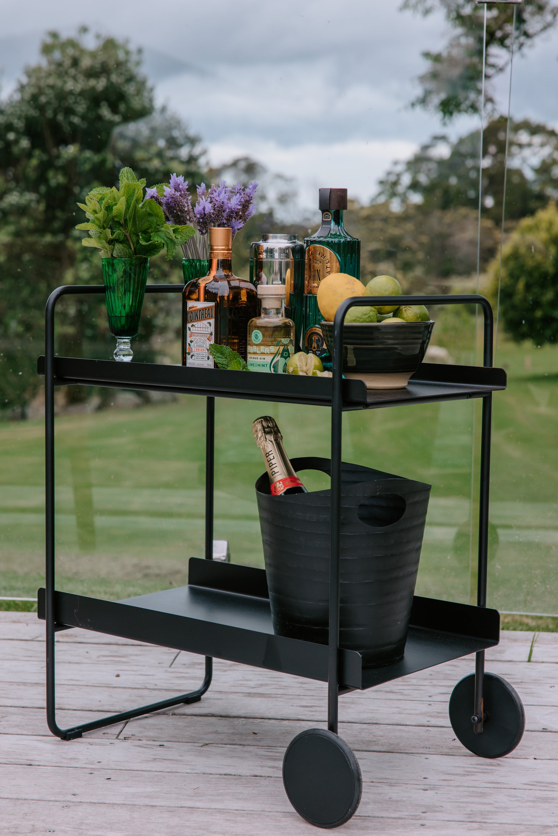A-COCKTAIL Trolley cocktail, black - 60,6 x 40,5 x 66,4 cm A-COCKTAIL Trolley cocktail, black - 60,6 x 40,5 x 66,4 cm