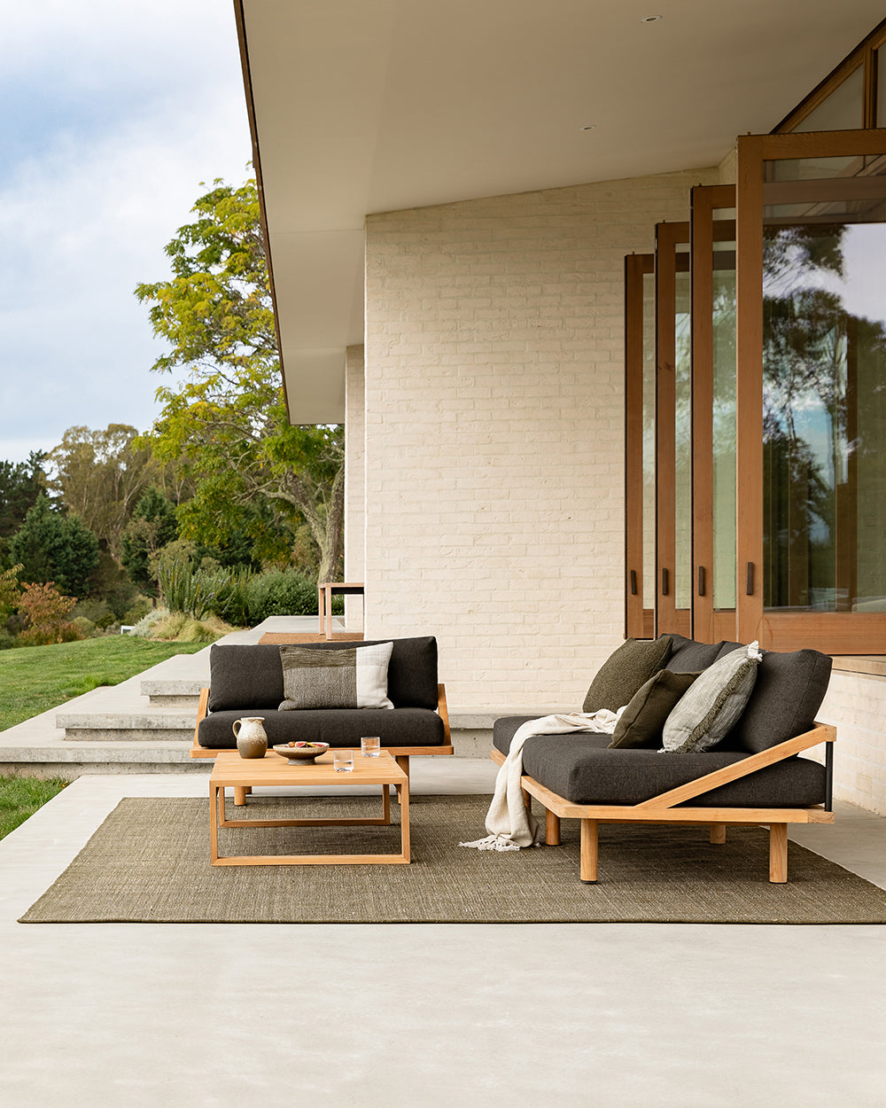 Heaphy Outdoor Chair - Ebony